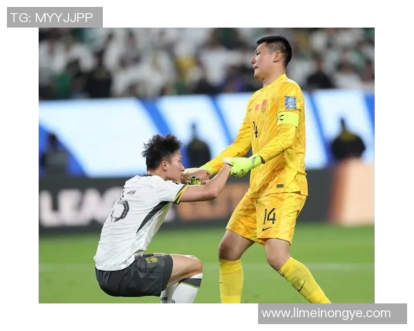 足球巨星同框合照展现巅峰对决魅力 汇聚世界顶级球员精彩瞬间