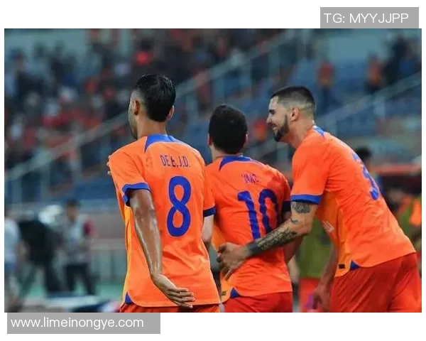 足球场上的英勇对话 球星间激烈互动与智慧较量 足球场上的英勇对话 球星间激烈互动与智慧较量