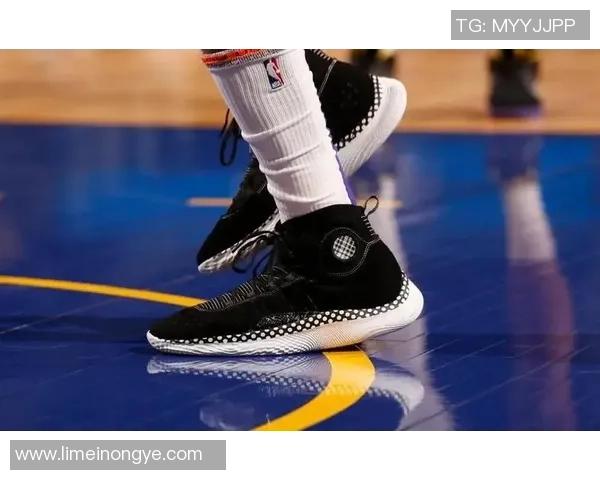 足球球星专属战靴大揭秘 各大球员最爱鞋款背后的故事与设计理念