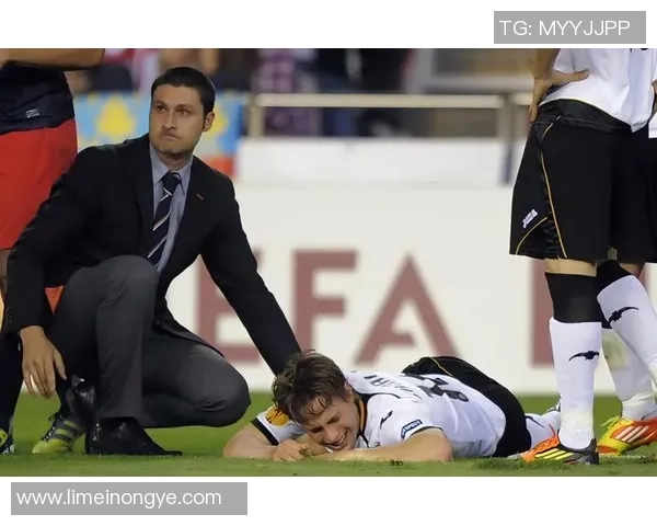 十字韧带撕裂后的坚韧复苏 足球球星如何逆袭重返巅峰