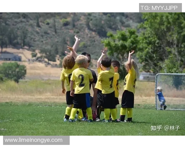 帕尼尼足球球星卡加维：年轻天才崭露头角的足球之路