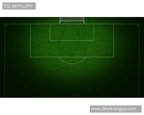 极致机械风格演绎绿茵巨星力量与未来感足球壁纸